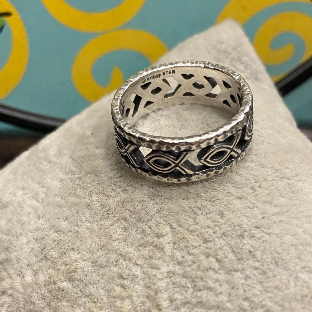 Rare and Retired James Avery hammered continues ichthus ring